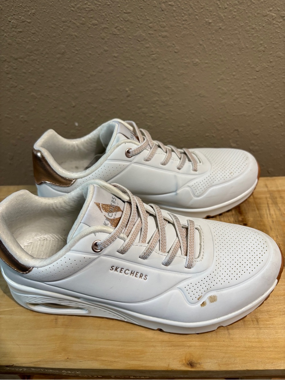 Sketchers Size 7 White and Gold Sneakers - Picture 3 of 9